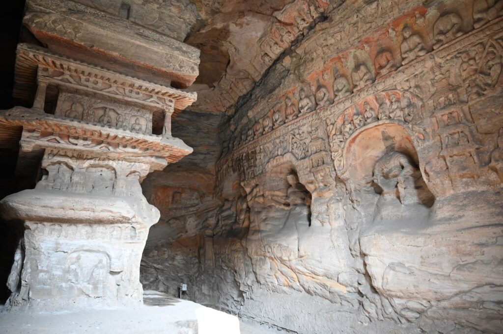 山西省・大同雲岡石窟の写真　シルクロードの宝石-1