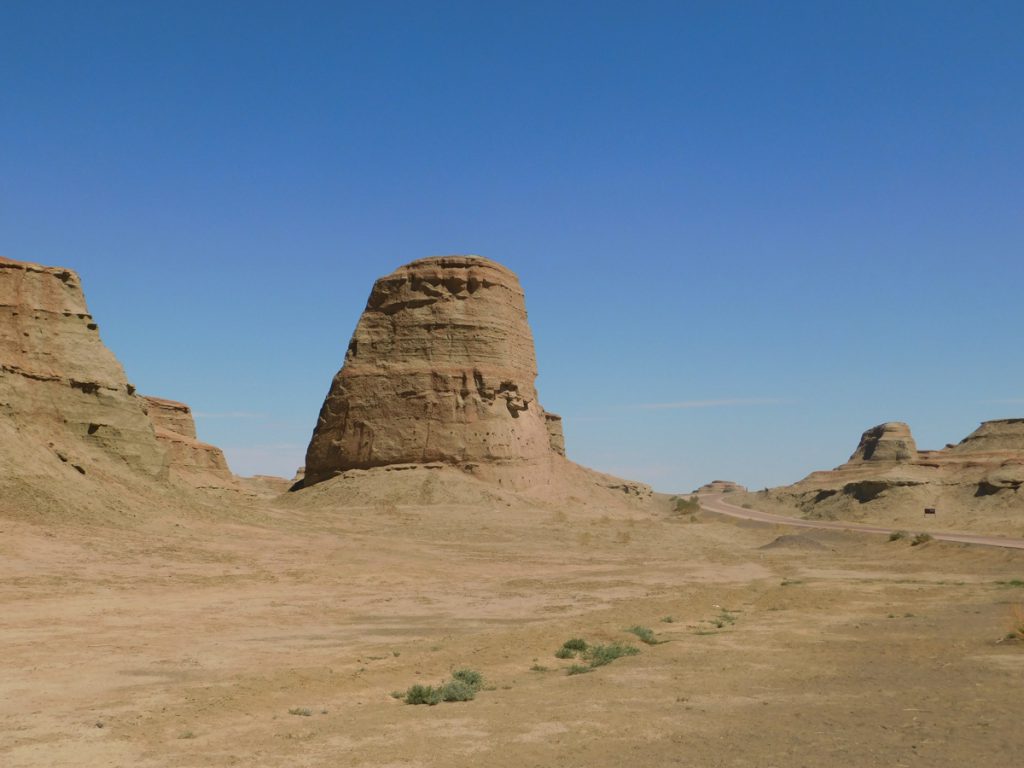 新疆ウィグル自治区・烏爾禾魔鬼城の写真　龍が住む城-5
