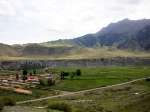 新疆ウィグル自治区・天山天池 南山牧場の写真　天山の山懐に抱かれて3-8