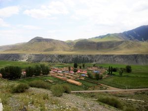 新疆ウィグル自治区・天山天池 南山牧場の写真　天山の山懐に抱かれて3-9