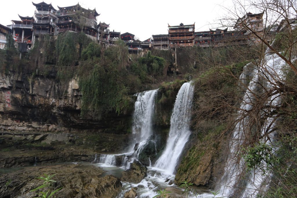 湖南省・芙蓉鎮／紅石林の写真　千年の古鎮と奇岩-3