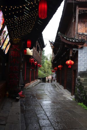 湖南省・芙蓉鎮／紅石林の写真　千年の古鎮と奇岩-8