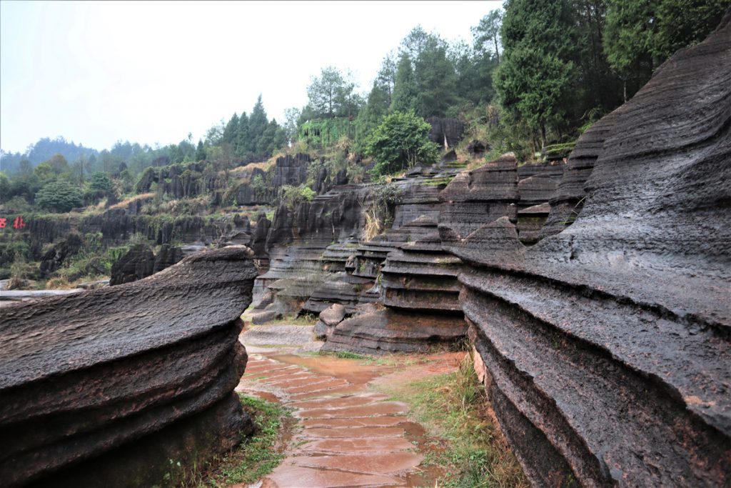 湖南省・芙蓉鎮、紅石林の写真　千年の古鎮と奇岩2-3