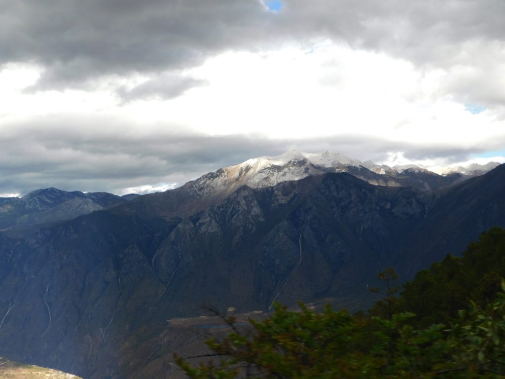 雲南省・虎跳峡と神河橋、哈巴（ハバ）雪山と玉龍雪山の写真　天空の路を行く2-4