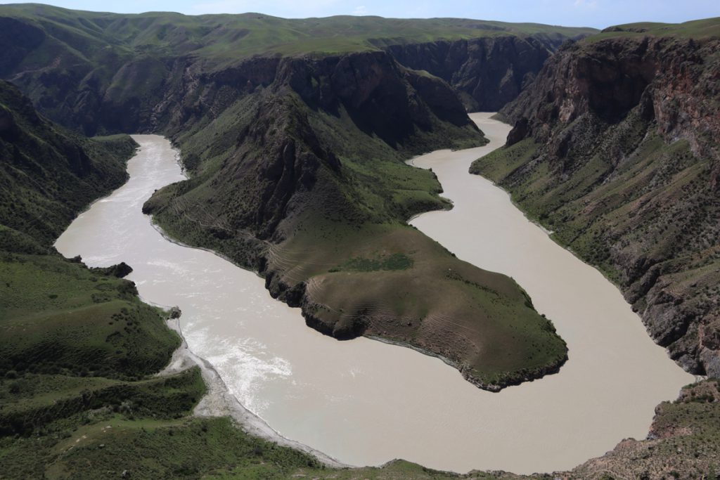 新疆ウィグル自治区・濶克蘇（コクス）大峡谷の写真　天山の峡谷美-1