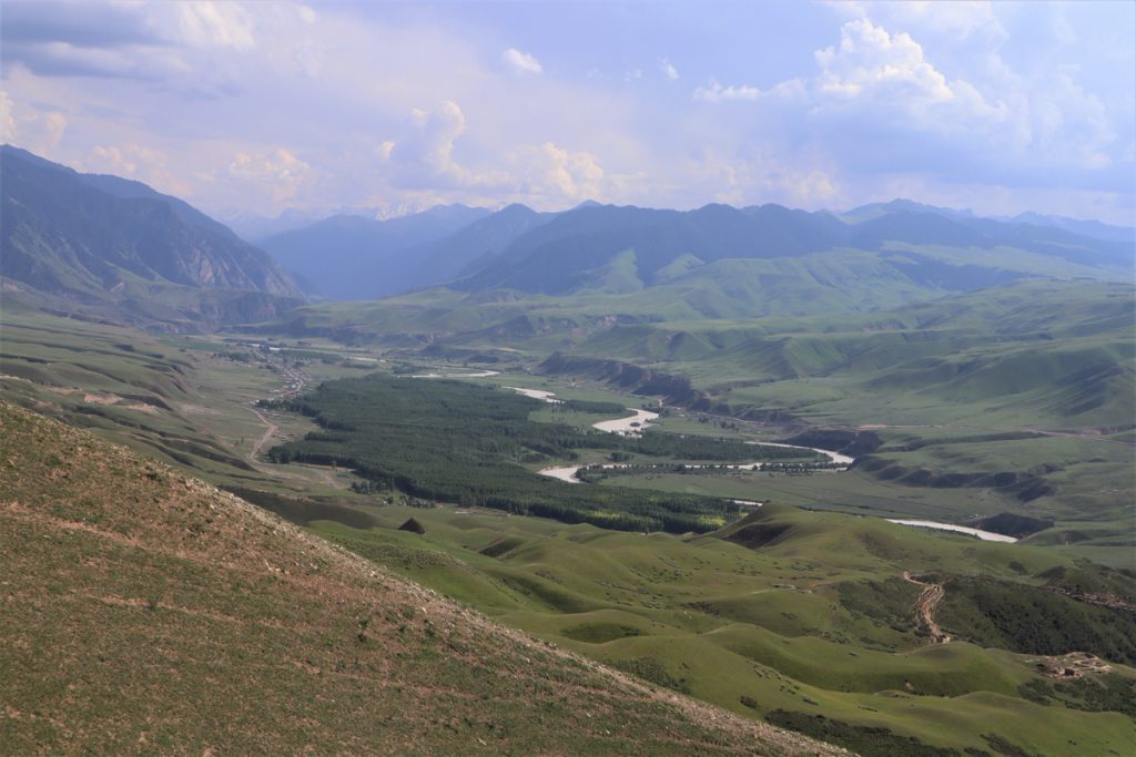 新疆ウィグル自治区・濶克蘇（コクス）大峡谷の写真　天山の峡谷美-4