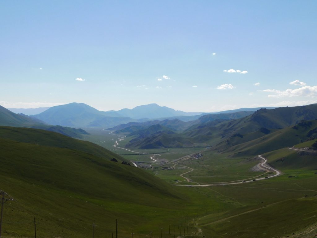 新疆ウィグル自治区・阿拉溝から托克遜への写真　浪漫の回廊から褐色の大地へ-3