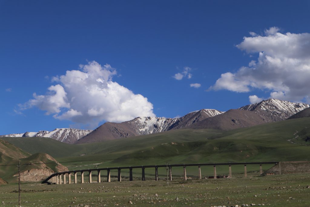 新疆ウィグル自治区・阿拉溝から托克遜への写真　浪漫の回廊から褐色の大地へ2-1