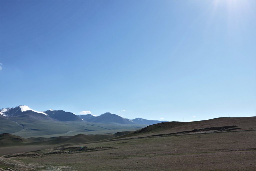 新疆ウィグル自治区・阿拉溝から托克遜への写真　浪漫の回廊から褐色の大地へ2-3