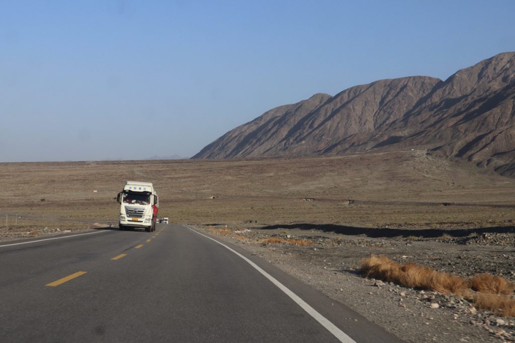 新疆ウィグル自治区・阿拉溝から托克遜への写真　浪漫の回廊から褐色の大地へ3-1