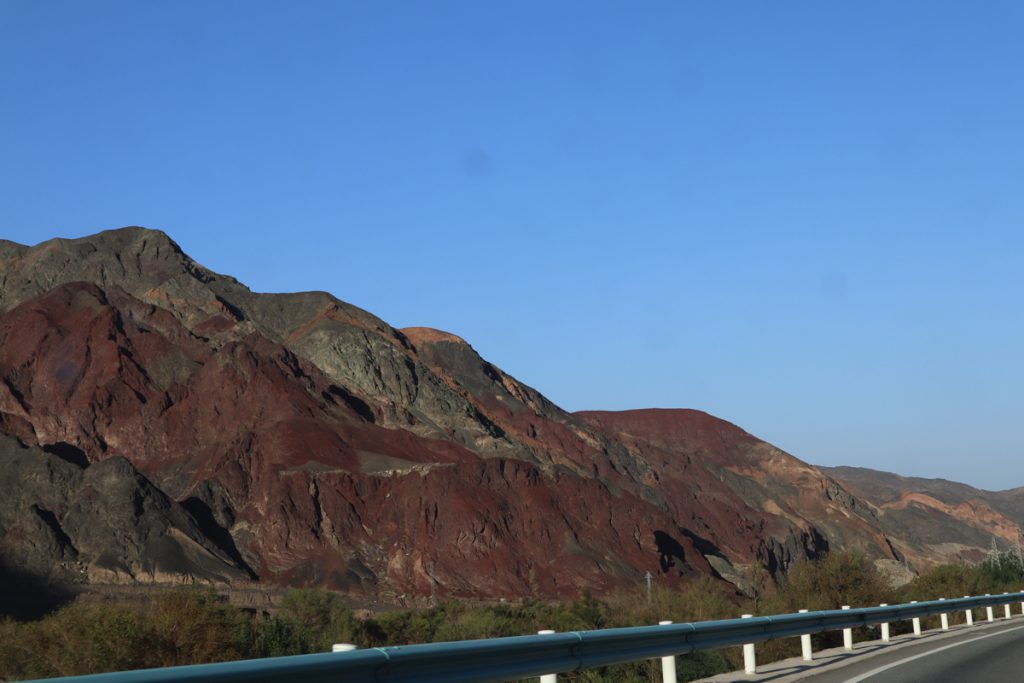 新疆ウィグル自治区・阿拉溝から托克遜への写真　浪漫の回廊から褐色の大地へ3-4