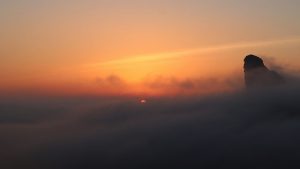 広東省・丹霞山の写真　朝日に輝き雲海に浮かぶ岩峰-6