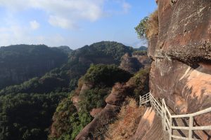 広東省・丹霞山の写真　朝日に輝き雲海に浮かぶ岩峰2-7