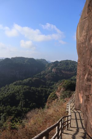 広東省・丹霞山の写真　朝日に輝き雲海に浮かぶ岩峰2-9
