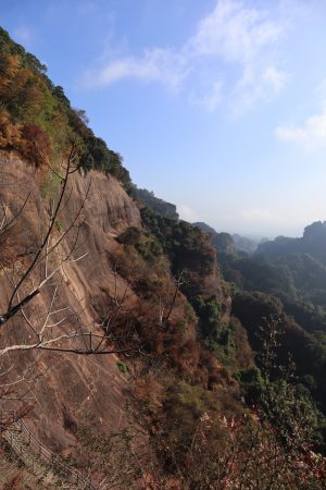 広東省・丹霞山の写真　朝日に輝き雲海に浮かぶ岩峰3-9