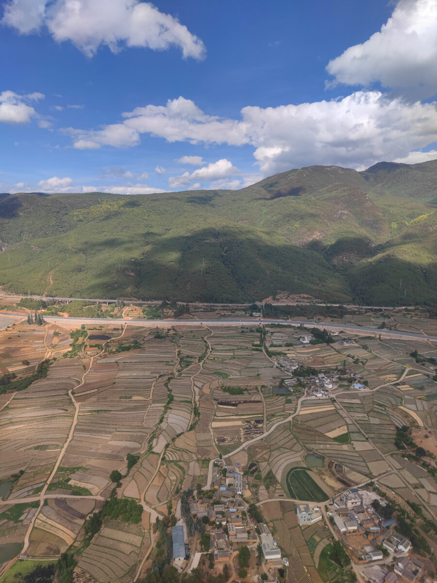 雲南省・金沙江、梅里雪山の写真　長江上流と幸せを呼ぶ山-1