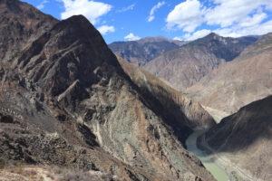 雲南省・金沙江、梅里雪山の写真　長江上流と幸せを呼ぶ山2-7