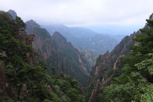 安徽省・黄山の写真　“天井図画”の奇岩の地-6