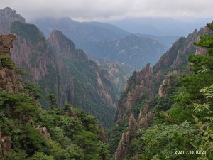 安徽省・黄山の写真　“天井図画”の奇岩の地3-10