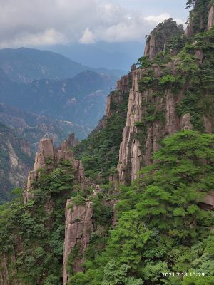 安徽省・黄山の写真　“天井図画”の奇岩の地3-8