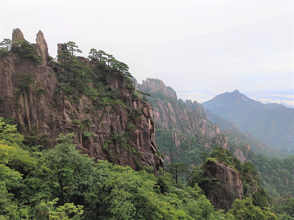 安徽省・黄山の写真　“天井図画”の奇岩の地4-3
