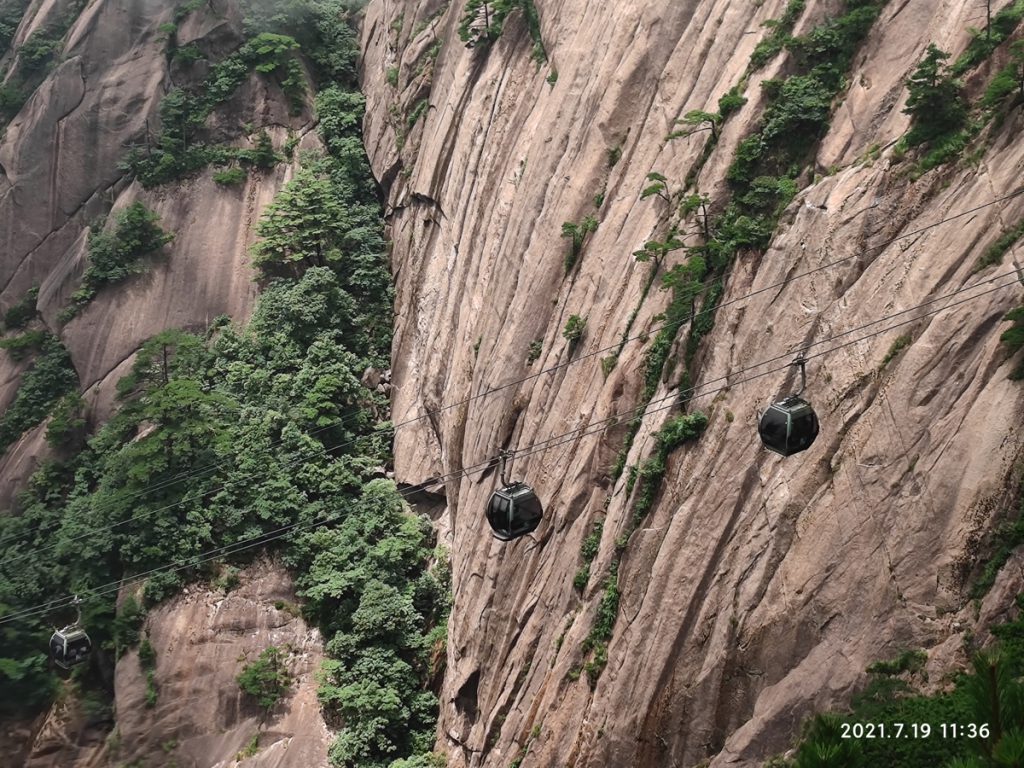 安徽省・黄山の写真　“天井図画”の奇岩の地7-1