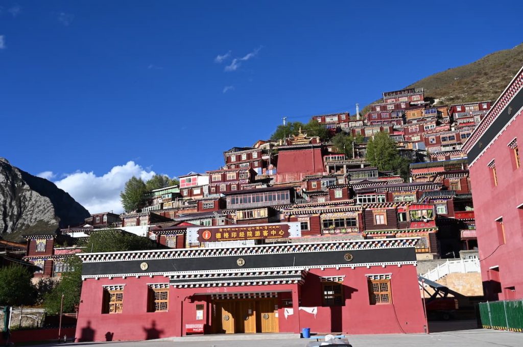 四川省・徳格印経院と甘孜県の写真　チベット文化の宝庫と温泉の街-1