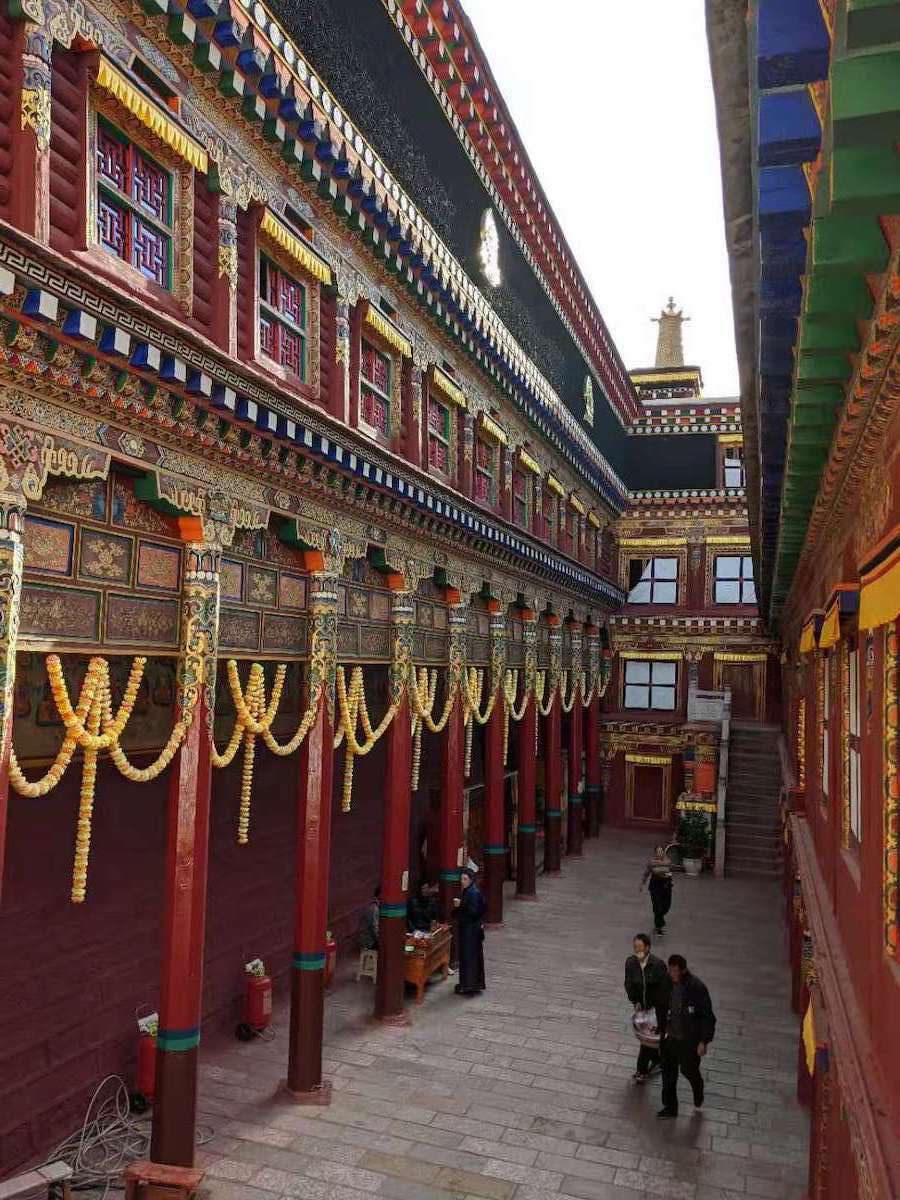 四川省・徳格印経院と甘孜県の写真　チベット文化の宝庫と温泉の街-5