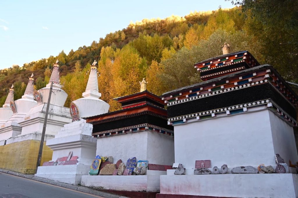 四川省・徳格印経院と甘孜県の写真　チベット文化の宝庫と温泉の街2-1