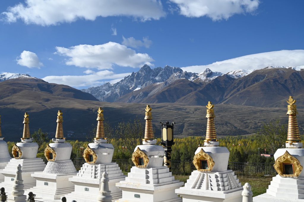 四川省・徳格印経院と甘孜県の写真　チベット文化の宝庫と温泉の街4-1