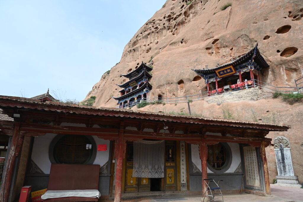 甘粛省・馬蹄寺／嘉峪関と明長城／敦煌郊外／鳴沙山月牙泉／敦煌莫高窟の写真　シルクロードの祈り-3