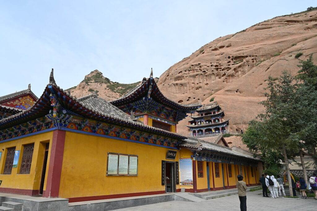 甘粛省・馬蹄寺／嘉峪関と明長城／敦煌郊外／鳴沙山月牙泉／敦煌莫高窟の写真　シルクロードの祈り-4