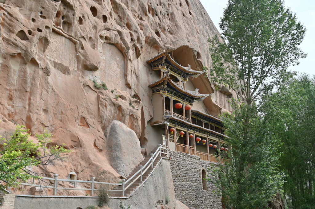 甘粛省・馬蹄寺／嘉峪関と明長城／敦煌郊外／鳴沙山月牙泉／敦煌莫高窟の写真　シルクロードの祈り-5