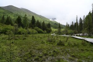 四川省・の写真　四姑娘山（スクニャン山）の渓谷を歩き中路蔵寨を訪ねる3-10