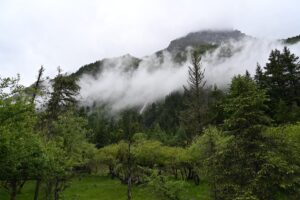 四川省・の写真　四姑娘山（スクニャン山）の渓谷を歩き中路蔵寨を訪ねる3-7