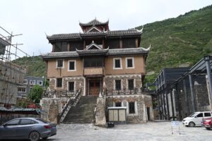 四川省・の写真　四姑娘山（スクニャン山）の渓谷を歩き中路蔵寨を訪ねる9-8