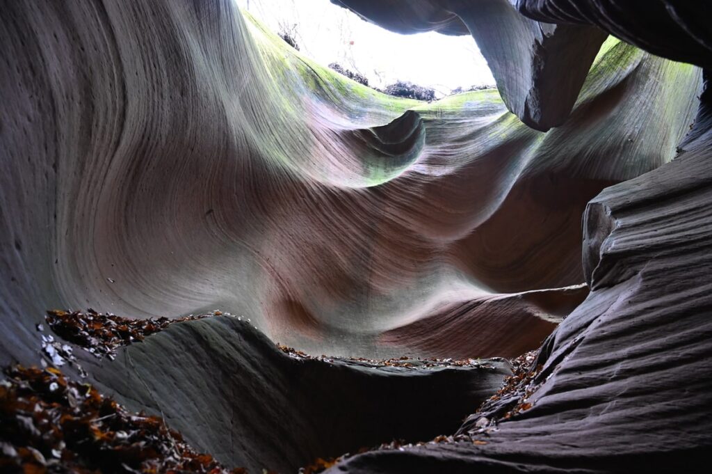 陝西省・甘泉大峡谷/延安の写真 岩と光の夢の回廊-3