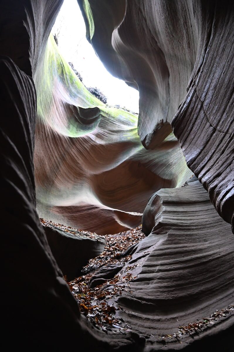 陝西省・甘泉大峡谷/延安の写真 岩と光の夢の回廊-4