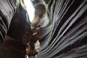 陝西省・甘泉大峡谷/延安の写真 岩と光の夢の回廊-6