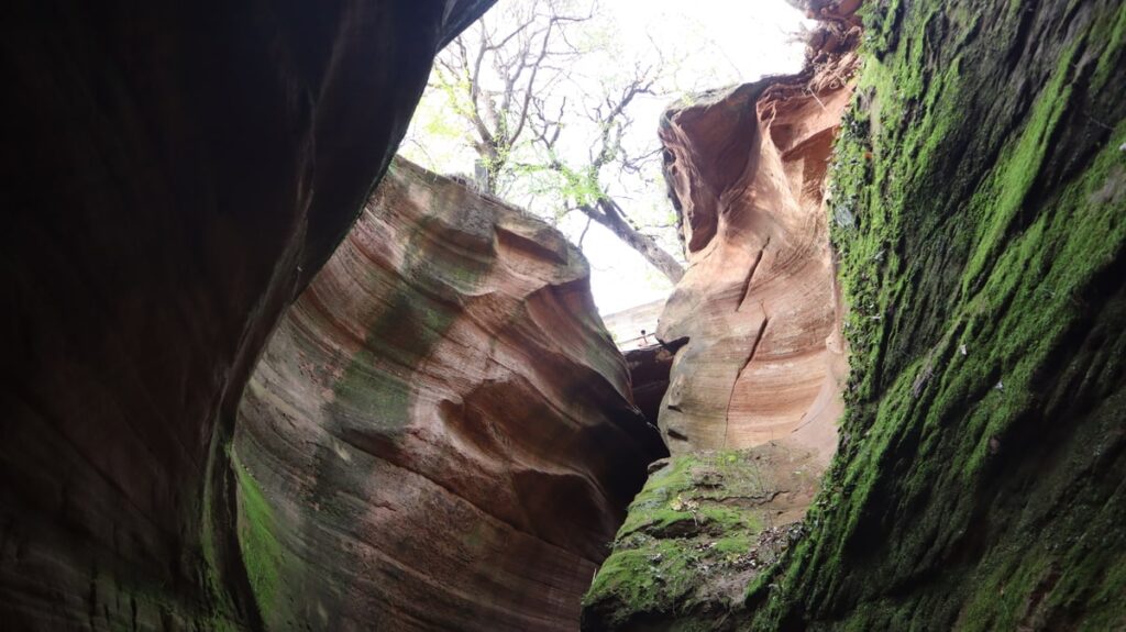 陝西省・の写真 岩と光の夢の回廊3-1