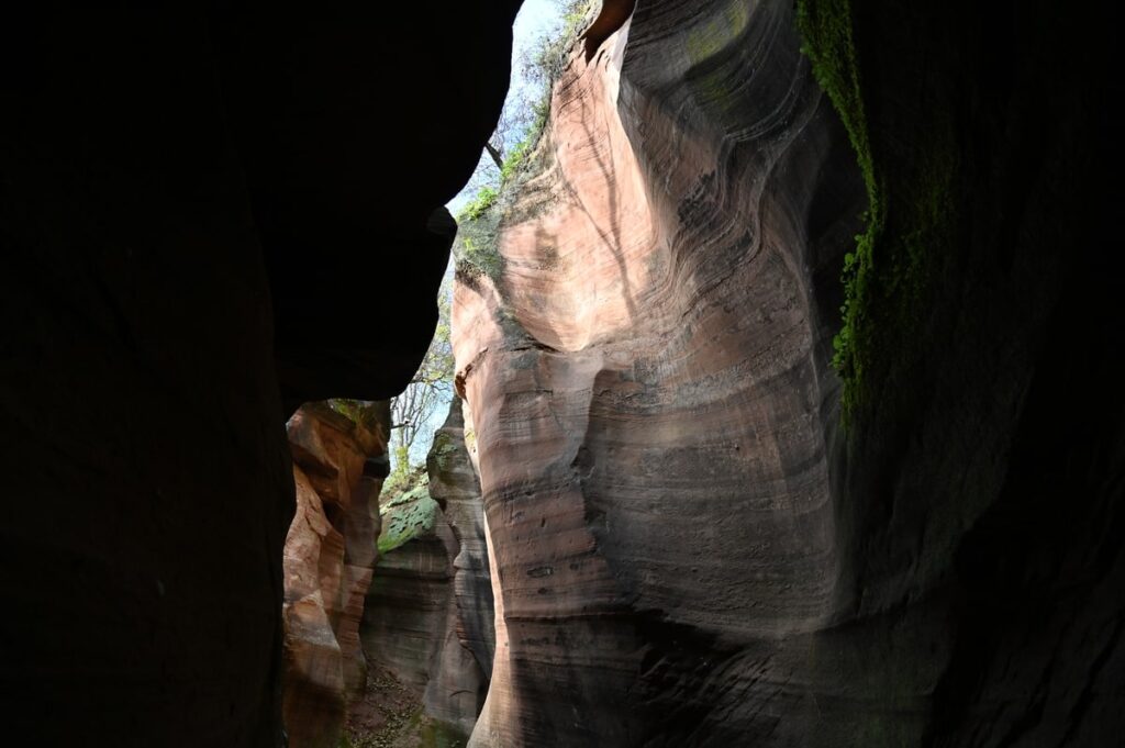 陝西省・の写真 岩と光の夢の回廊3-2