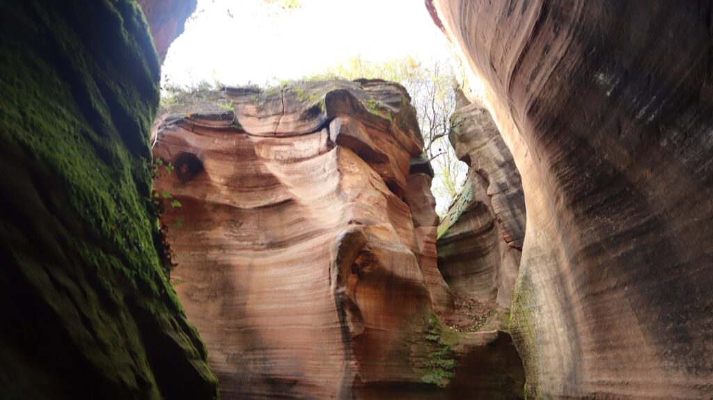 陝西省・の写真 岩と光の夢の回廊3-3