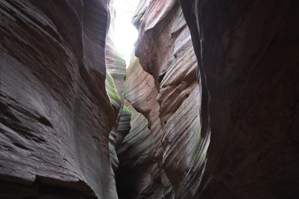 陝西省・の写真 岩と光の夢の回廊3-4