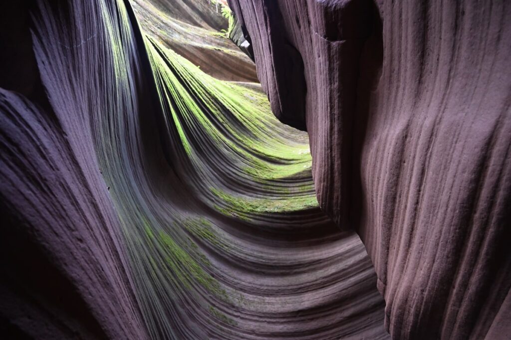 陝西省・の写真 岩と光の夢の回廊4-1