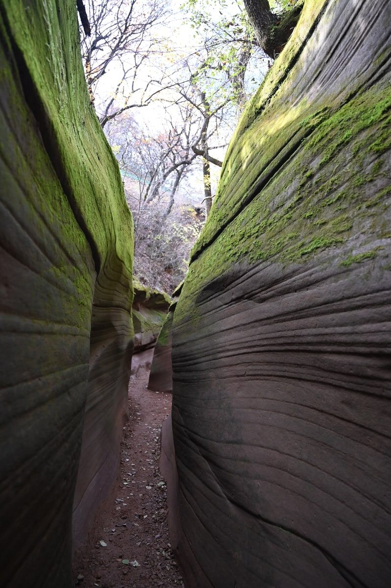 陝西省・の写真　岩と光の夢の回廊7-2