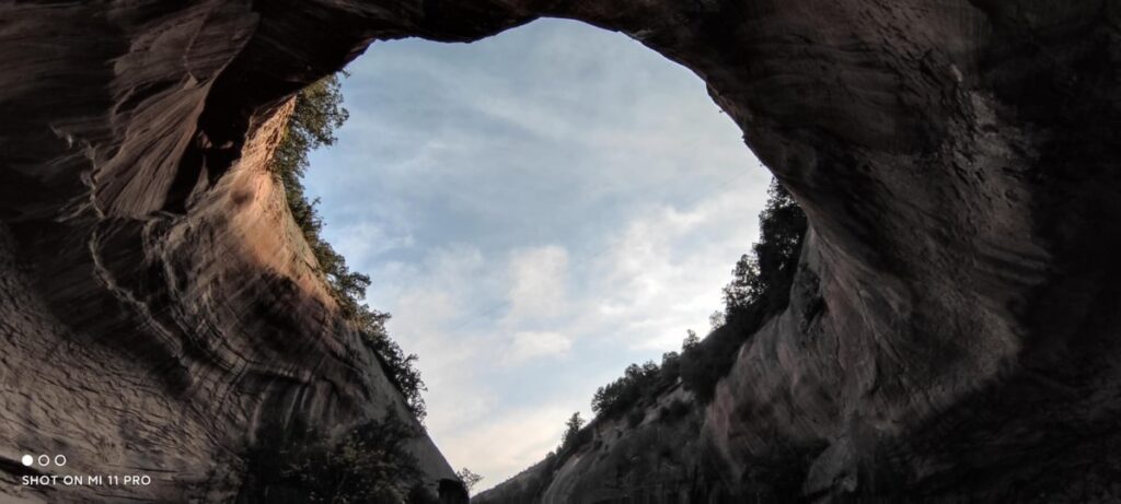 陝西省・の写真 岩と光の夢の回廊8-1