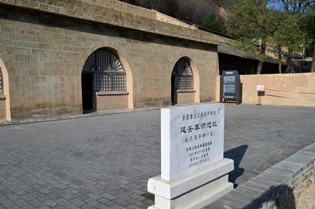 陝西省・の写真 岩と光の夢の回廊9-1